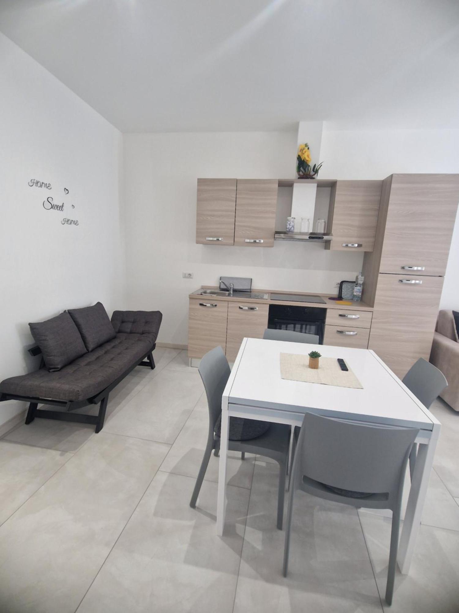 Enissa Apartment Cislago Екстериор снимка